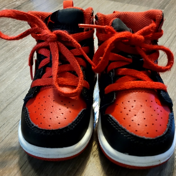 Nike Air Jordan 1 Mid TD 'Alternate Bred' size 6C - Picture 2 of 5